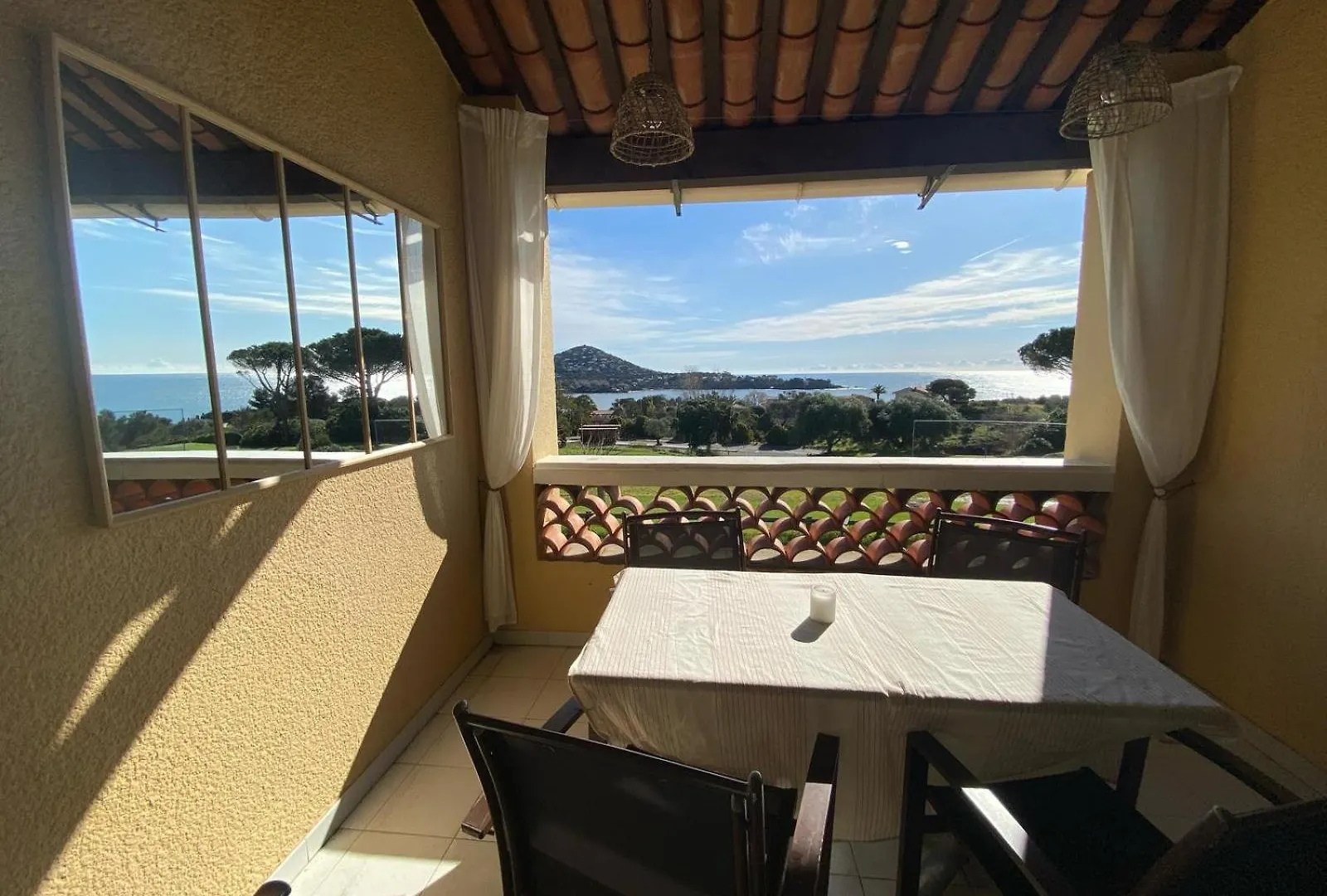 Apartment Village Vacances Cap Esterel , Agay , T2 Climatise Vue Mer Panoramique - Acces De Plain-Pied Au Calme Rare Sur Le Site - Piscines Et Parking Couvert Inclus Saint-Raphael