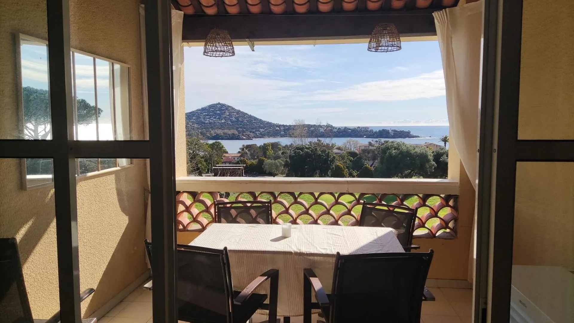 Apartment Village Vacances Cap Esterel , Agay , T2 Climatise Vue Mer Panoramique - Acces De Plain-Pied Au Calme Rare Sur Le Site - Piscines Et Parking Couvert Inclus Saint-Raphael