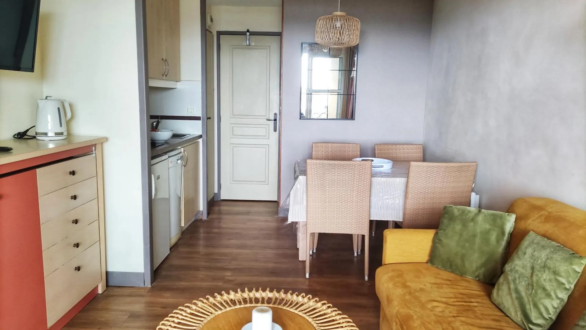 Village Vacances Cap Esterel , Agay , T2 Climatise Vue Mer Panoramique - Acces De Plain-Pied Au Calme Rare Sur Le Site - Piscines Et Parking Couvert Inclus Saint-Raphael  Apartment Saint-Raphael (Var)