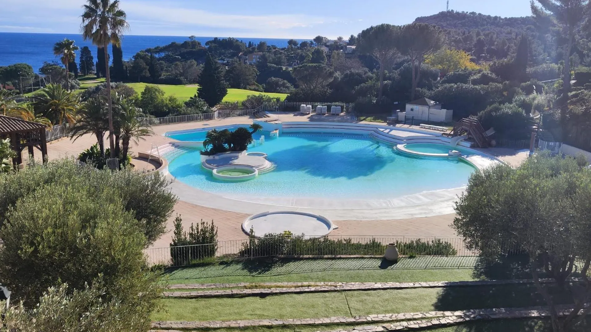 Apartment Village Vacances Cap Esterel , Agay , T2 Climatise Vue Mer Panoramique - Acces De Plain-Pied Au Calme Rare Sur Le Site - Piscines Et Parking Couvert Inclus Saint-Raphael  France