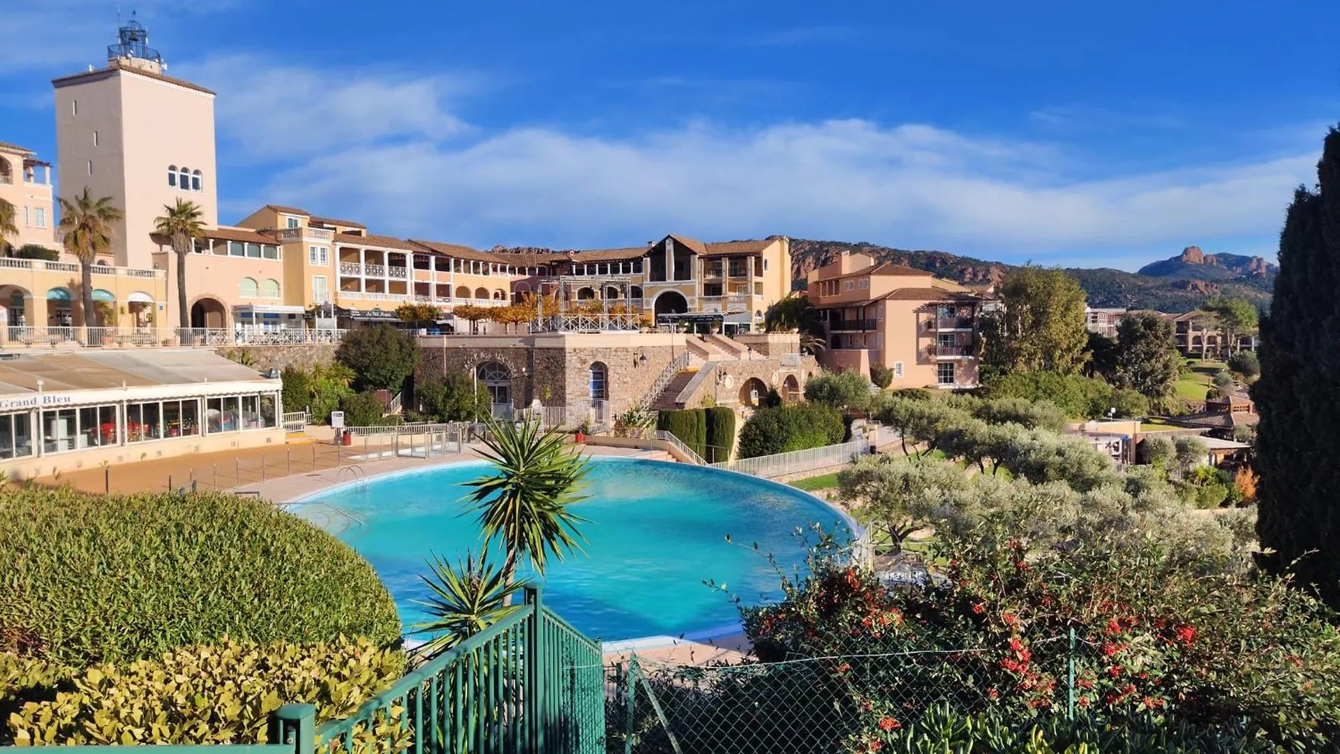 Village Vacances Cap Esterel , Agay , T2 Climatise Vue Mer Panoramique - Acces De Plain-Pied Au Calme Rare Sur Le Site - Piscines Et Parking Couvert Inclus Saint-Raphael  Saint-Raphael (Var)