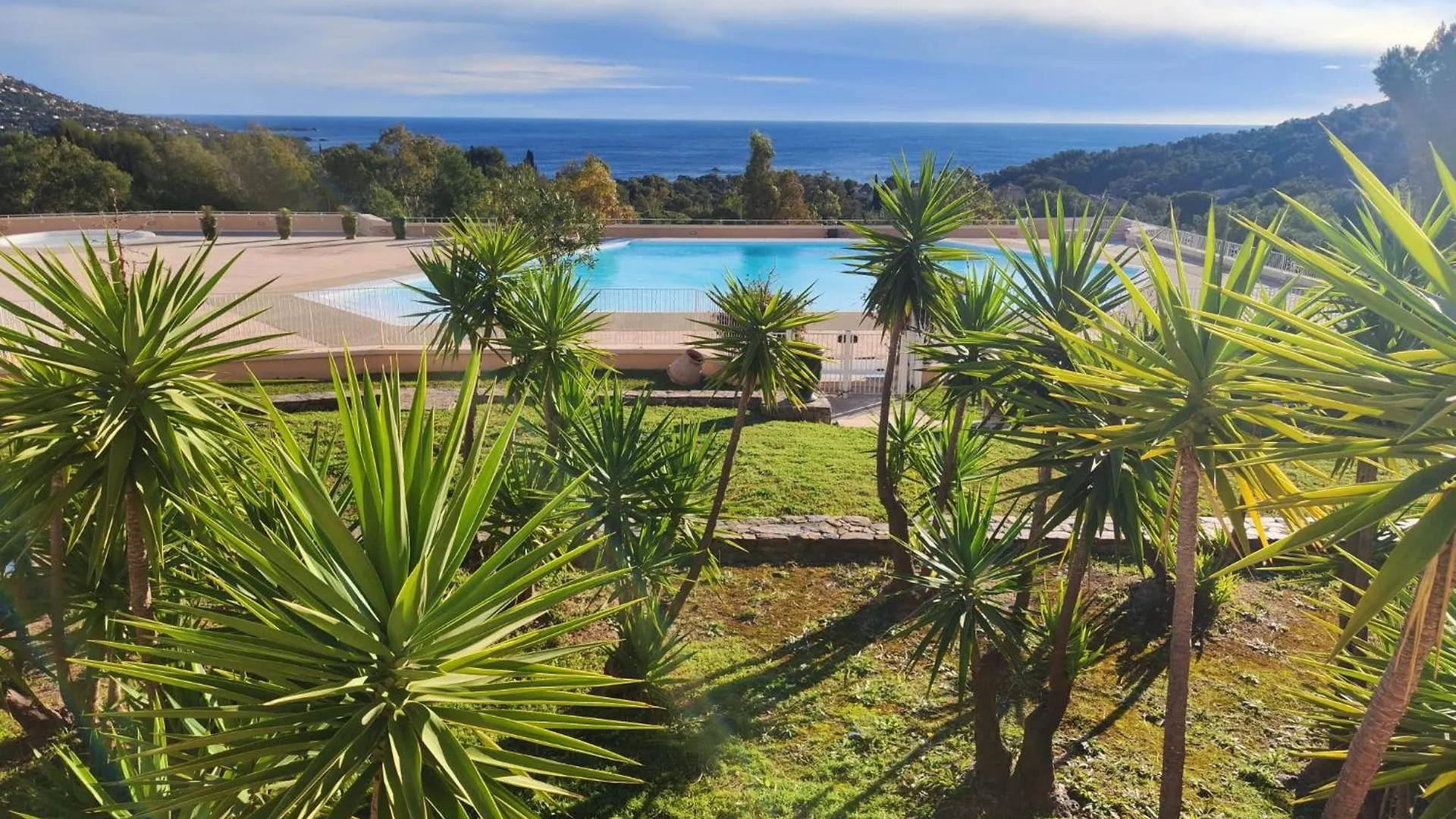 Apartment Village Vacances Cap Esterel , Agay , T2 Climatise Vue Mer Panoramique - Acces De Plain-Pied Au Calme Rare Sur Le Site - Piscines Et Parking Couvert Inclus Saint-Raphael