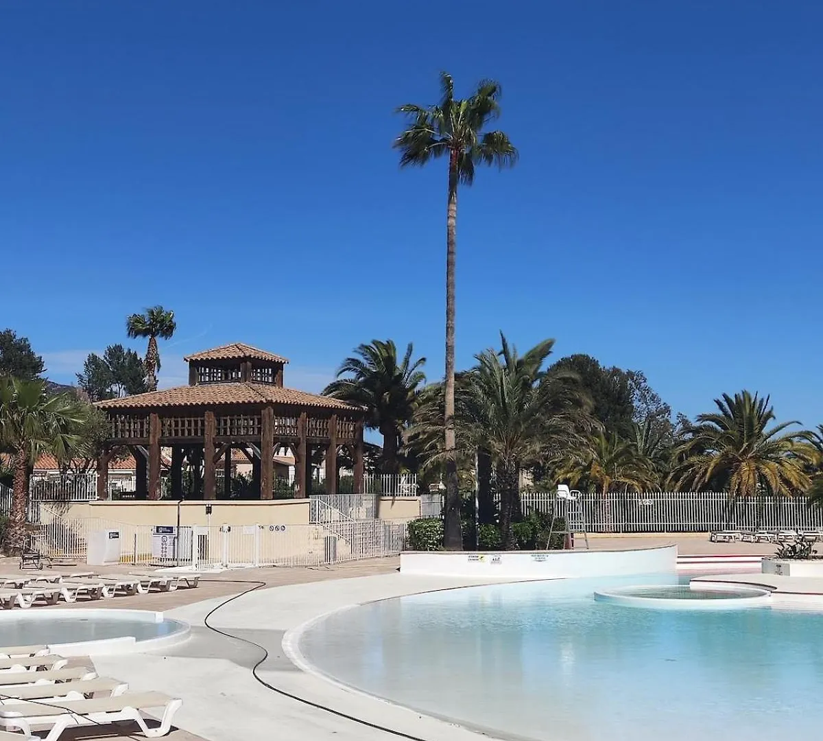 Apartment Village Vacances Cap Esterel , Agay , T2 Climatise Vue Mer Panoramique - Acces De Plain-Pied Au Calme Rare Sur Le Site - Piscines Et Parking Couvert Inclus Saint-Raphael