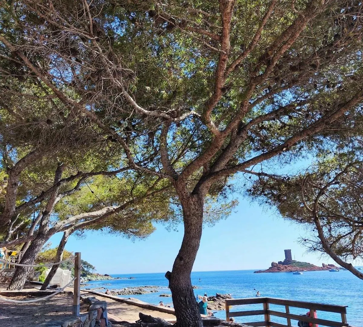 Village Vacances Cap Esterel , Agay , T2 Climatise Vue Mer Panoramique - Acces De Plain-Pied Au Calme Rare Sur Le Site - Piscines Et Parking Couvert Inclus Saint-Raphael  0*, Saint-Raphael (Var)